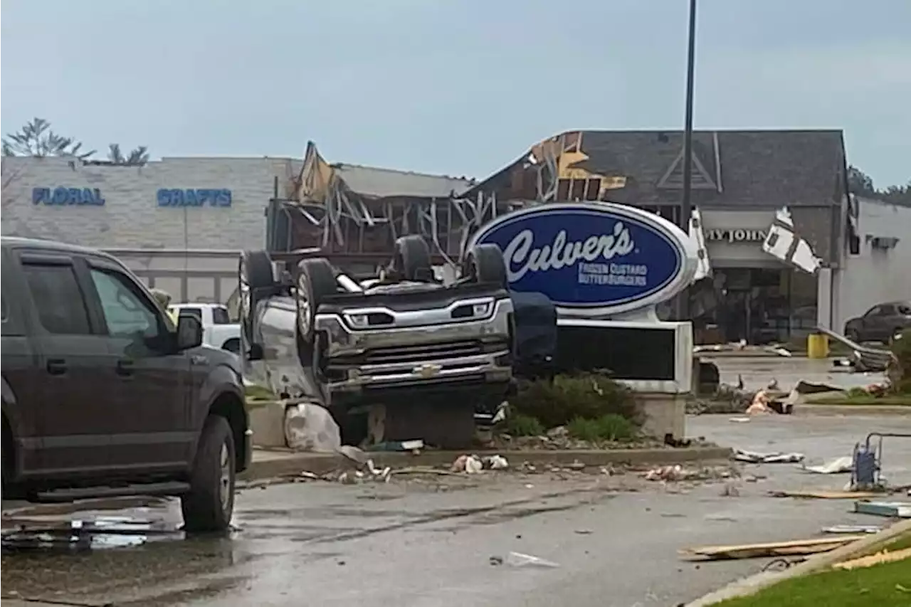 At least 1 killed, 23 hurt in rare northern Michigan tornado