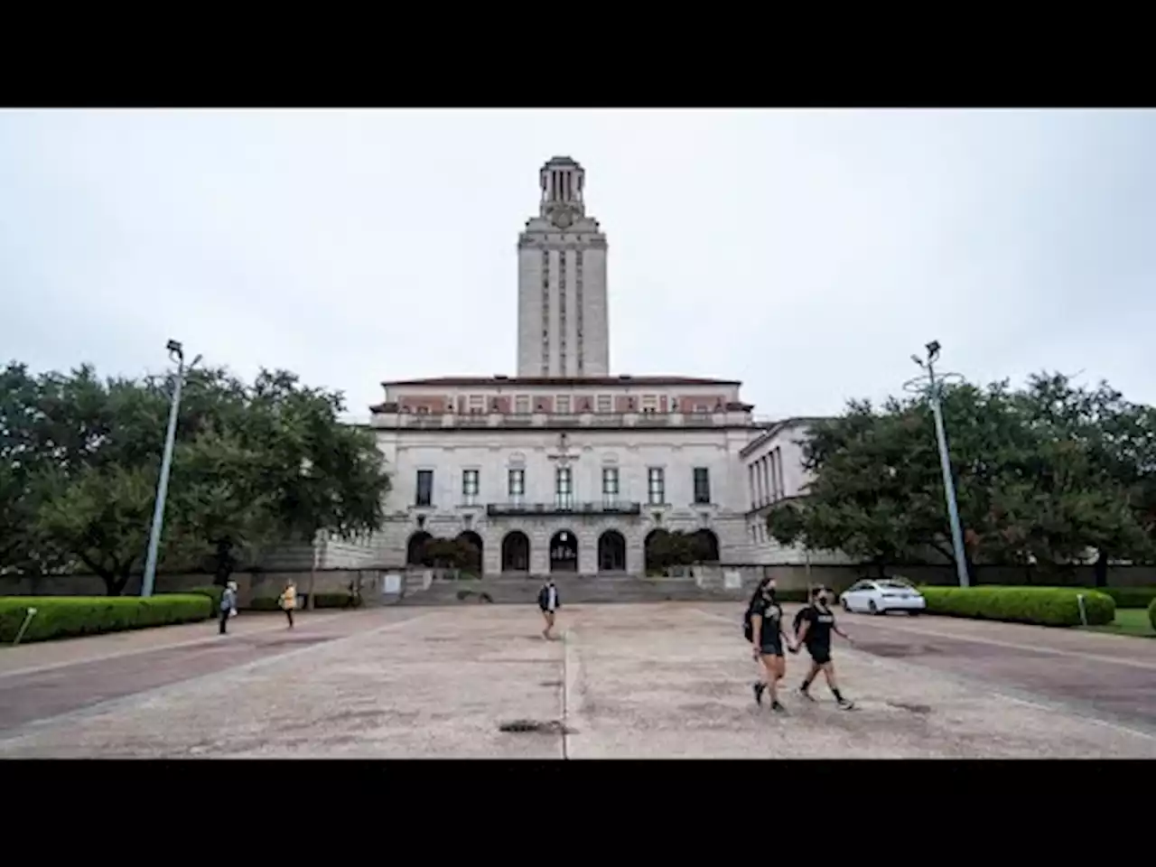 LIVE: UT Austin holds campus-wide commencement ceremony | KVUE