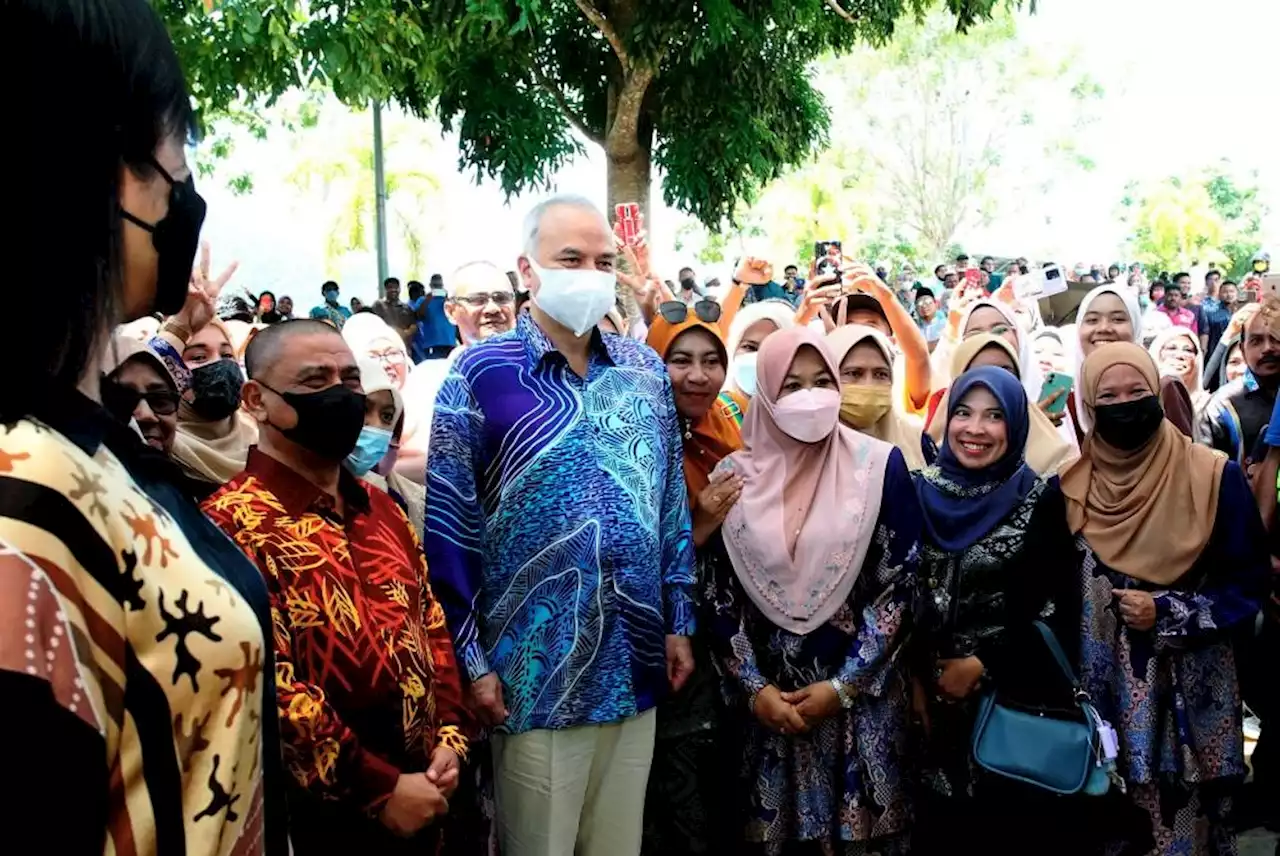 Sultan Nazrin attends Aidilfitri celebration hosted by Kota Tampan Assemblyman