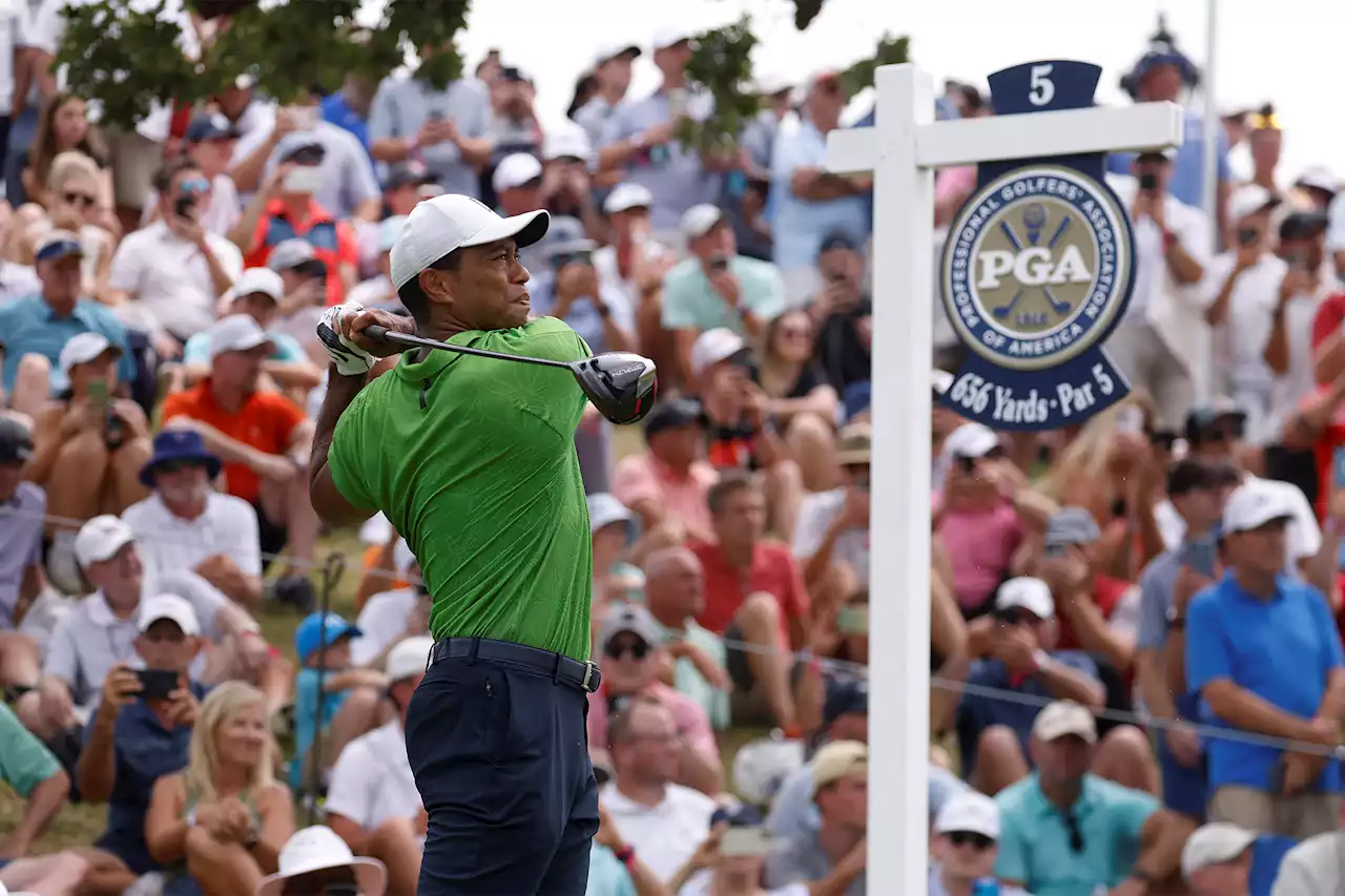 Tiger Woods rallies to make cut at PGA Championship