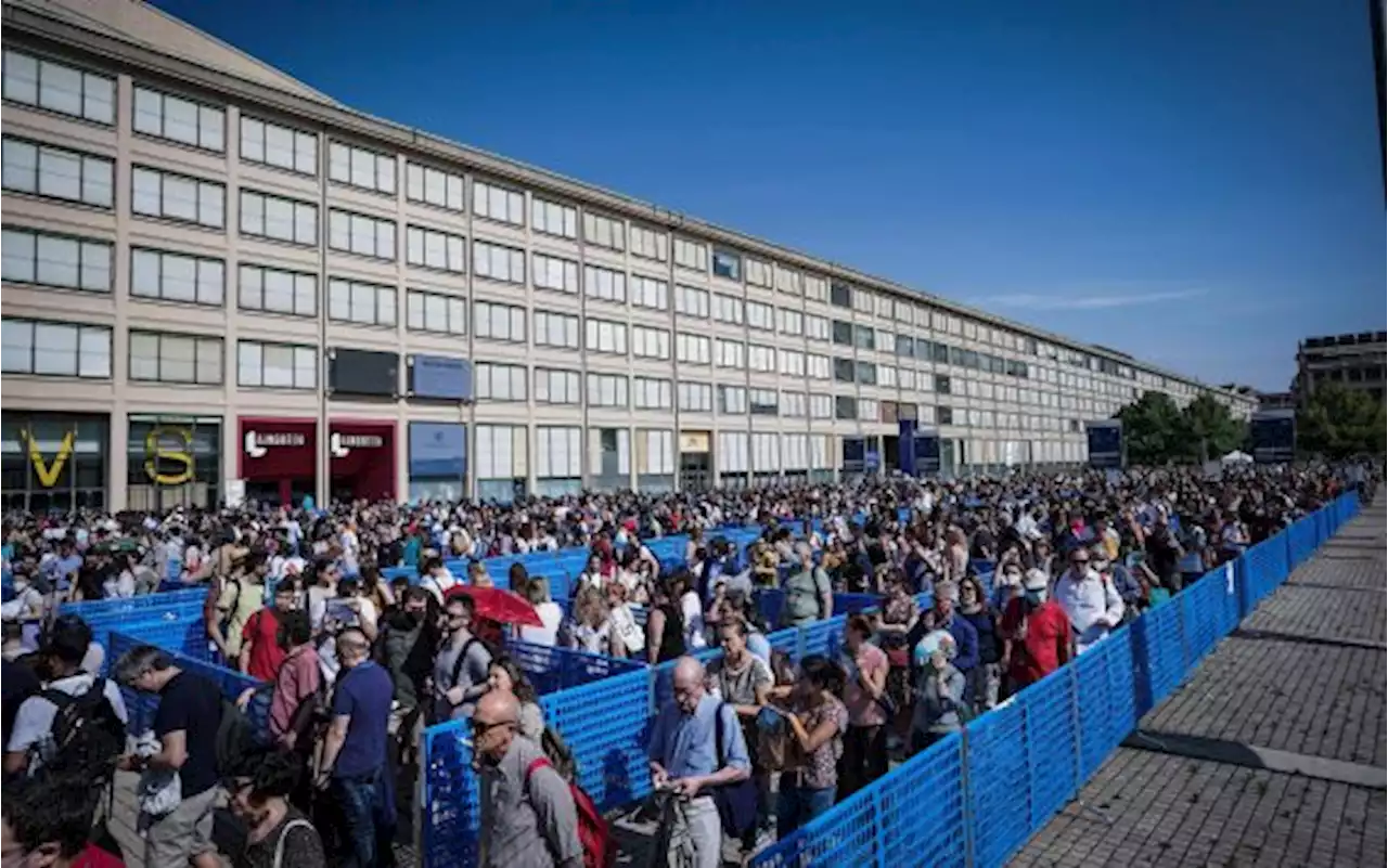 Salone del Libro di Torino, code agli ingressi per la terza giornata