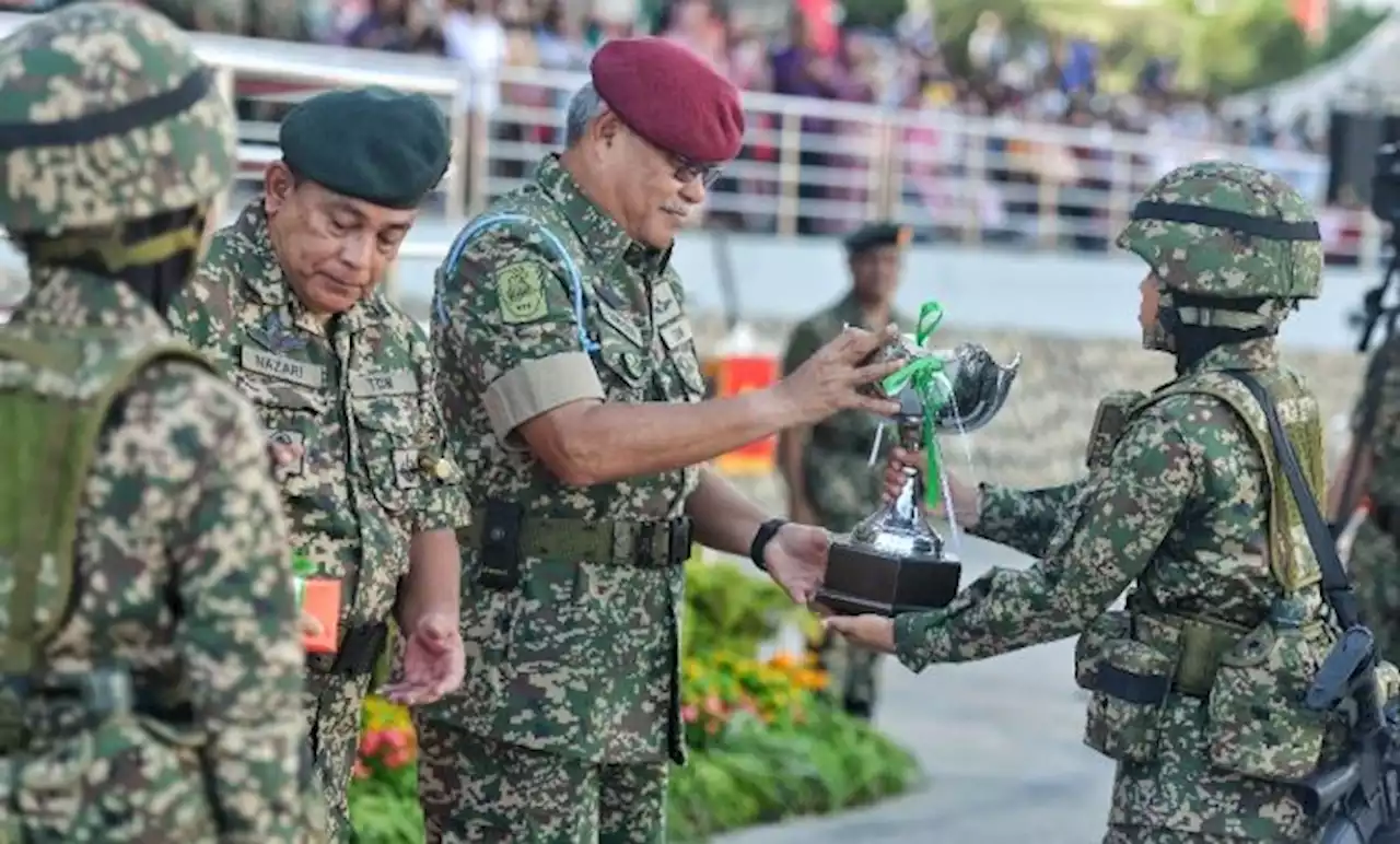 Terpaksa tolak wakili negara dalam Sukan SEA, tamatkan latihan sebagai Perajurit Muda