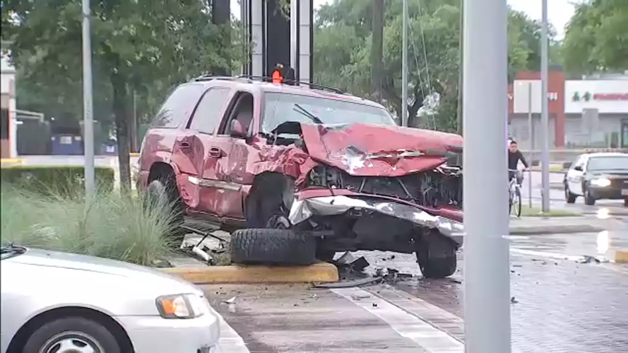 DWI investigation underway after driver blows through stoplights in deadly crash, HPD says