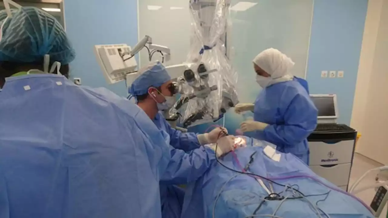 مستشفى القاسمي يجري جراحة نادرة ومعقدة لاستئصال ورم من جمجمة أربعيني