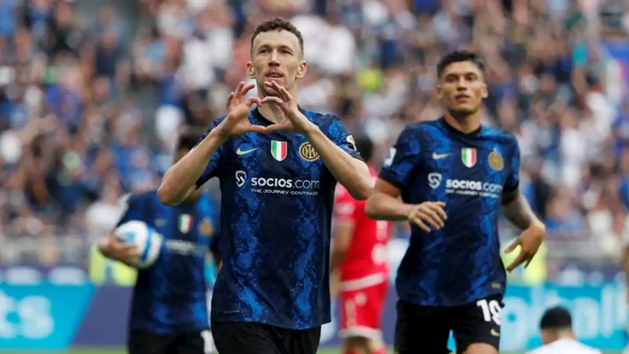 Inter win on final day but relinquish Serie A title to Milan