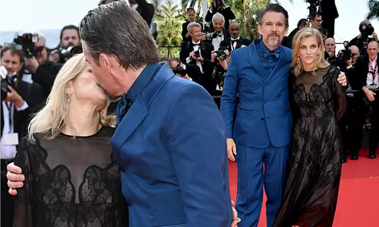 Ethan Hawke shares a kiss with wife Ryan during Cannes Film Festival