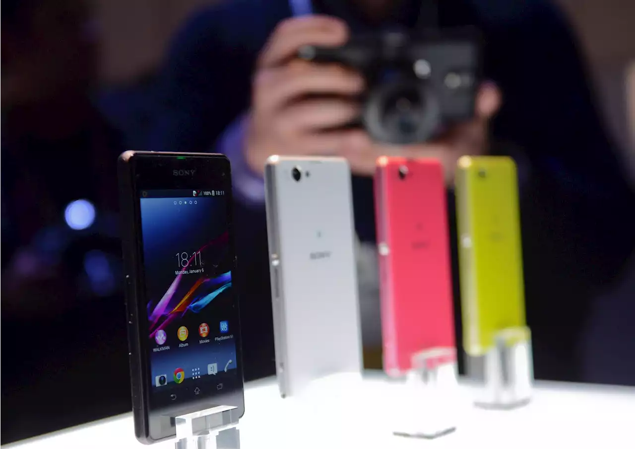 The Quixotic Quest For A Small Android Phone Will Fail