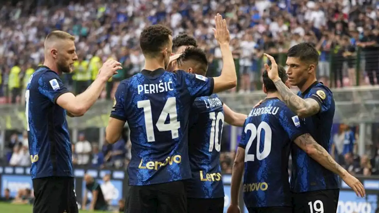 L'Inter ne fa tre alla Samp. Lo scudetto è andato, ma San Siro canta e ringrazia