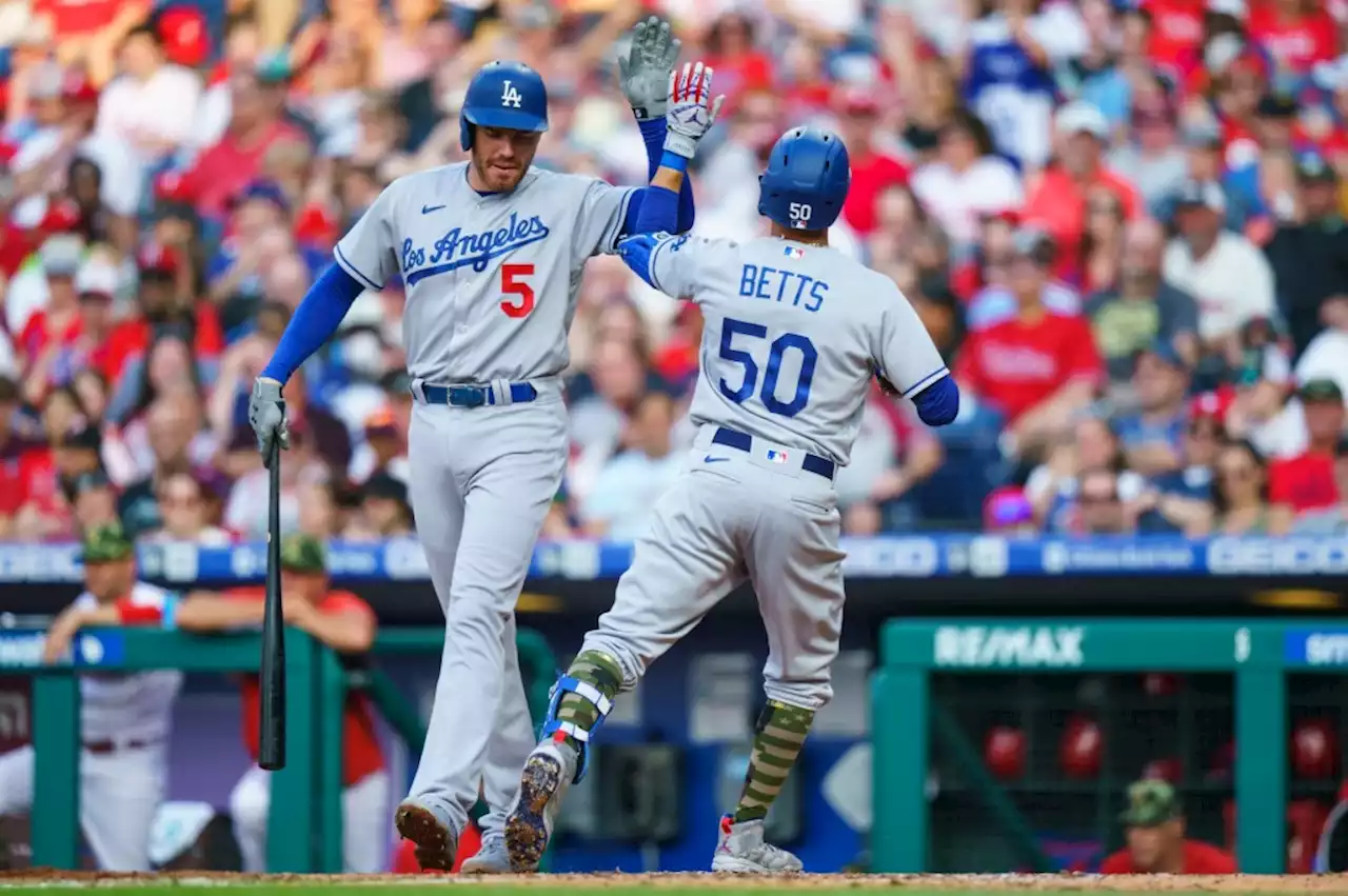 Dodgers keep winning streak going with Mookie Betts’ help