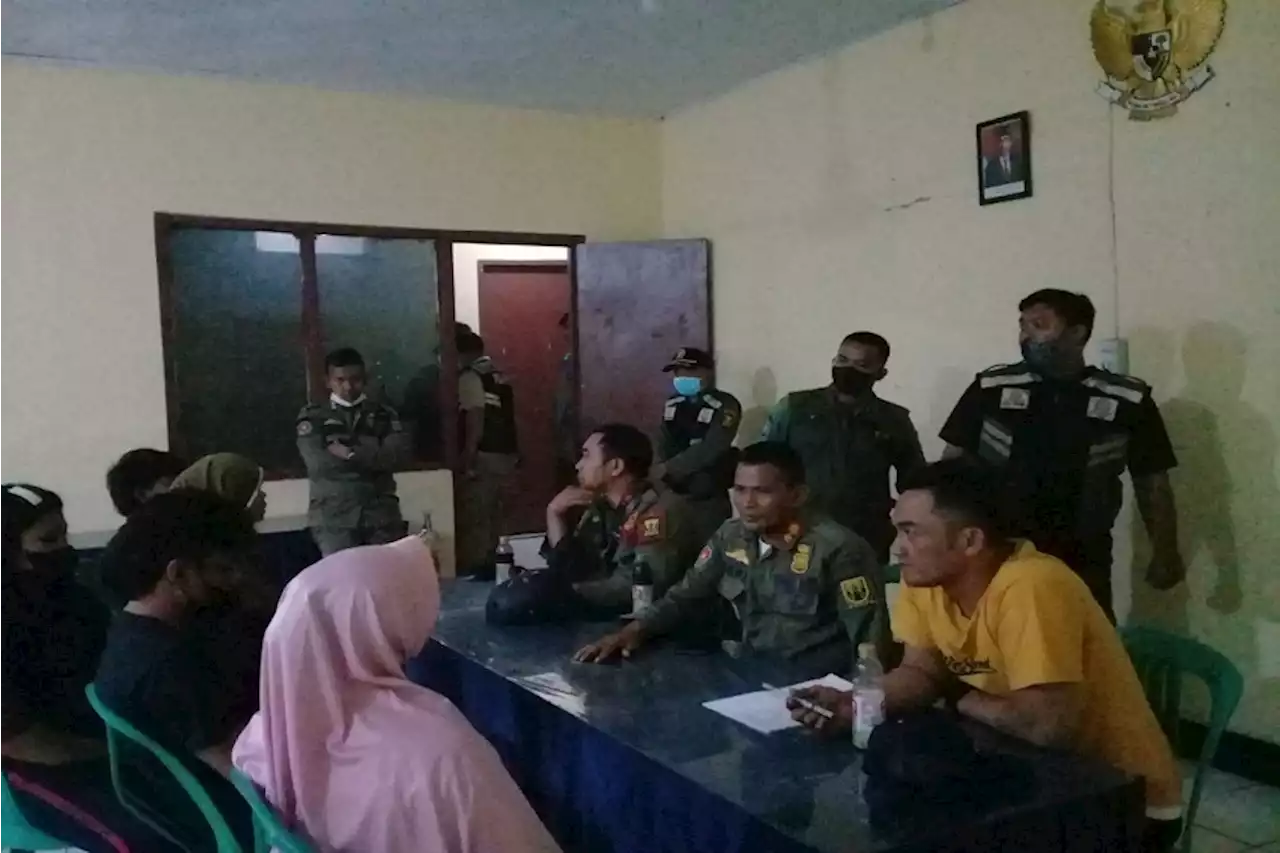 Rumah Kos Jadi Sarang Transaksi Esek-esek Lewat MiChat Dirazia, 9 Orang Diamankan