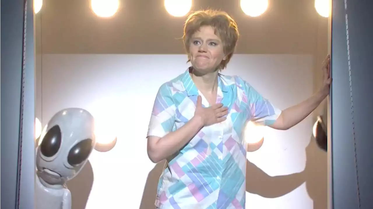 Kate McKinnon Fights Back Tears in Emotional SNL Send-Off