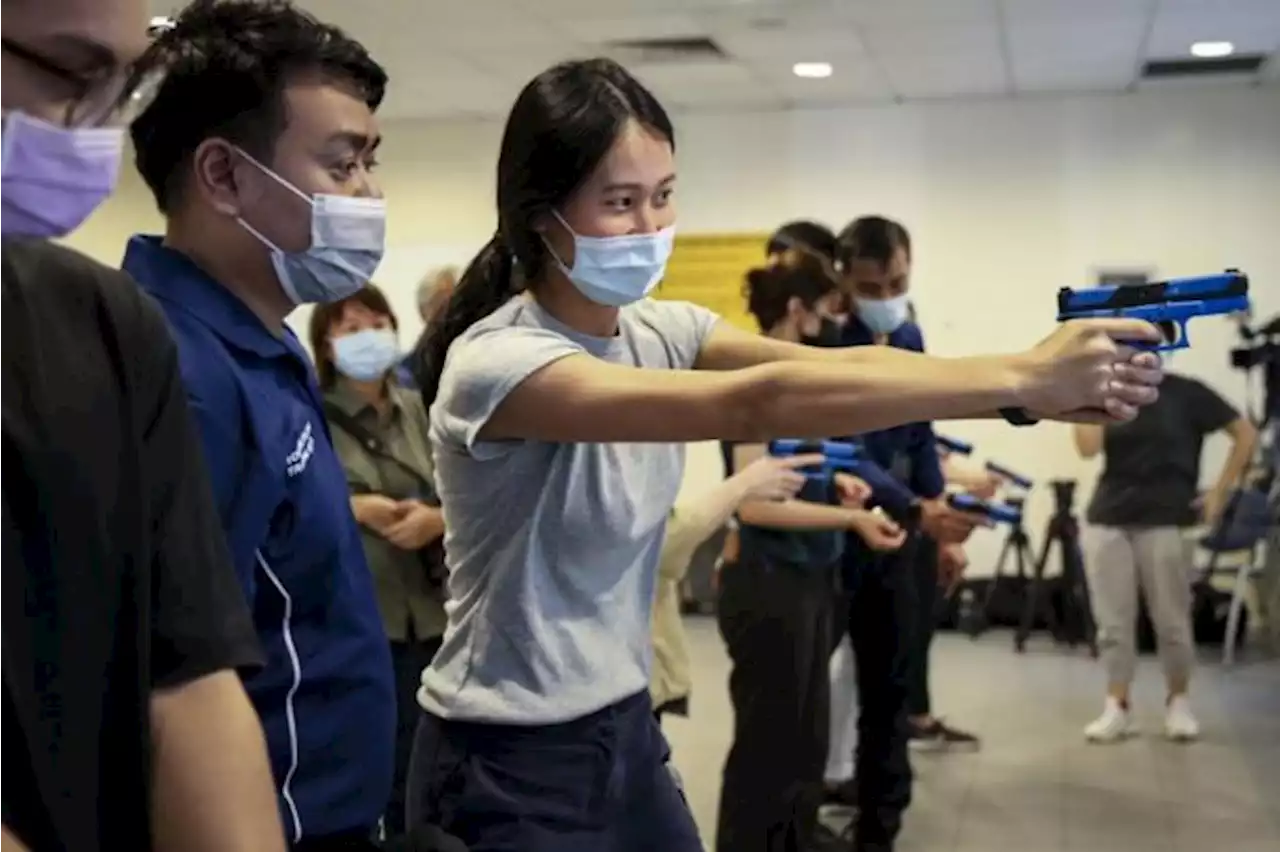 I fumbled with a Taser, after a crash course in police training