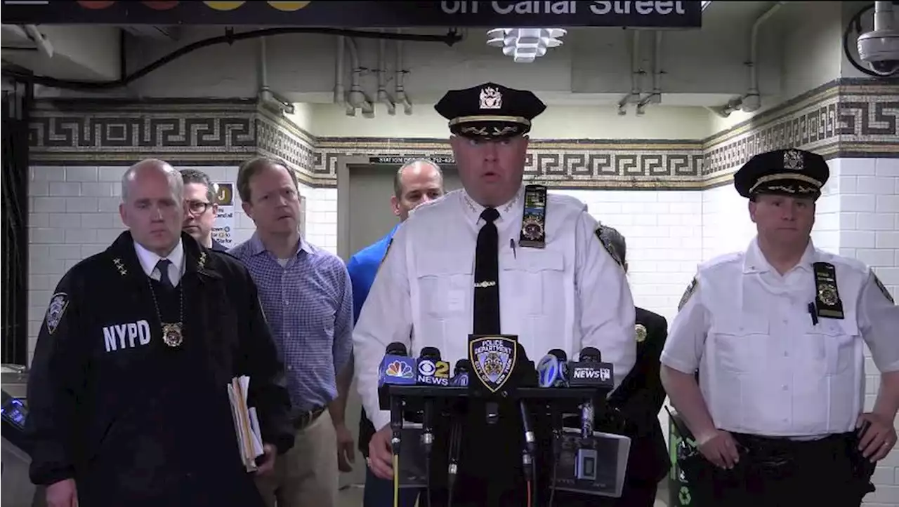 Man fatally shot on New York subway train; suspect at large