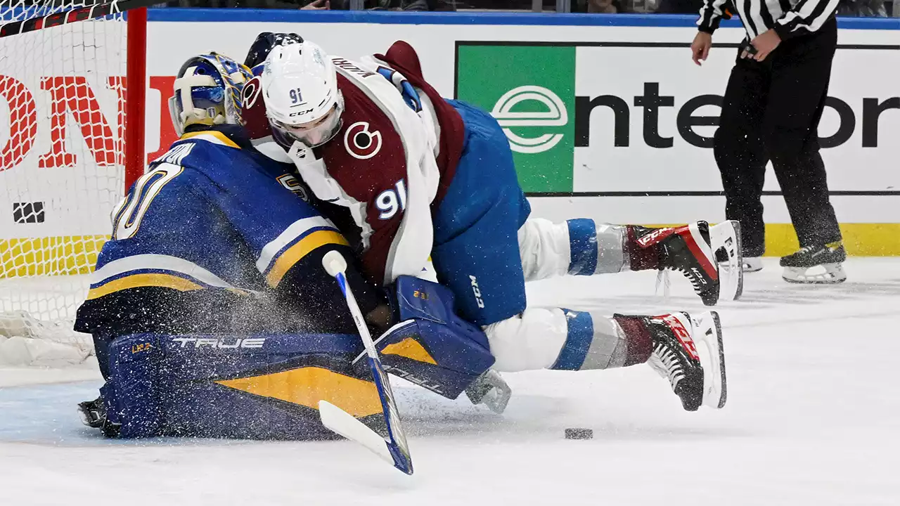 Blues' Jordan Binnington throws water bottle at Avalanche center Nazem Kadri during interview: report