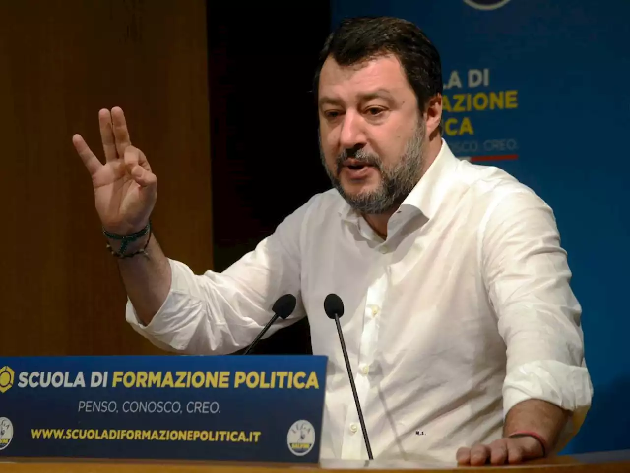 'Diciamo no a nuove tasse'. Salvini attacca Bruxelles e litiga ancora con la sinistra