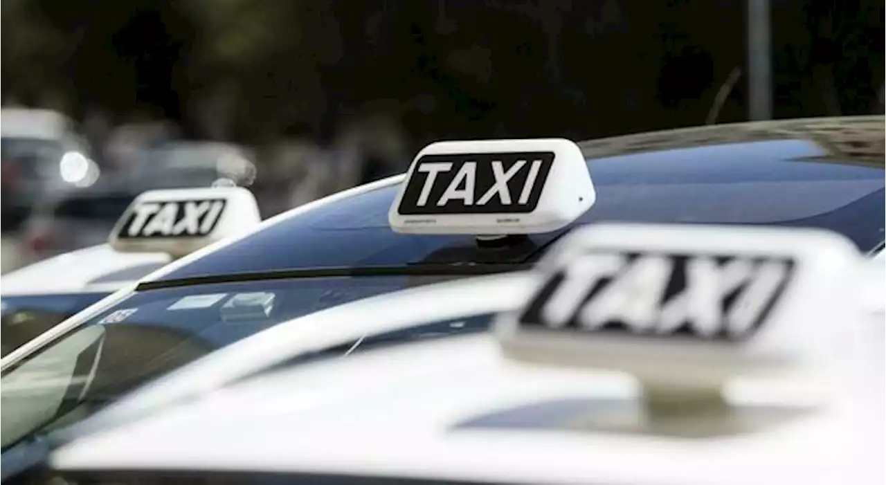 Tariffa taxi da aeroporto Ciampino maggiorata del 60%, multato autista: sanzione di circa 3mila euro