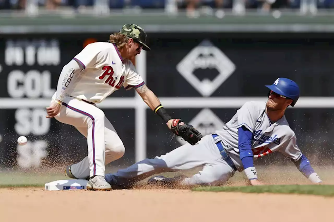 Phillies dodge sweep on Muncy’s gaffe in the 10th inning in 4-3 win