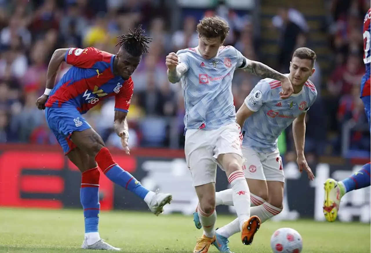 Soccer-Man United book Europa League spot despite 1-0 defeat at Palace