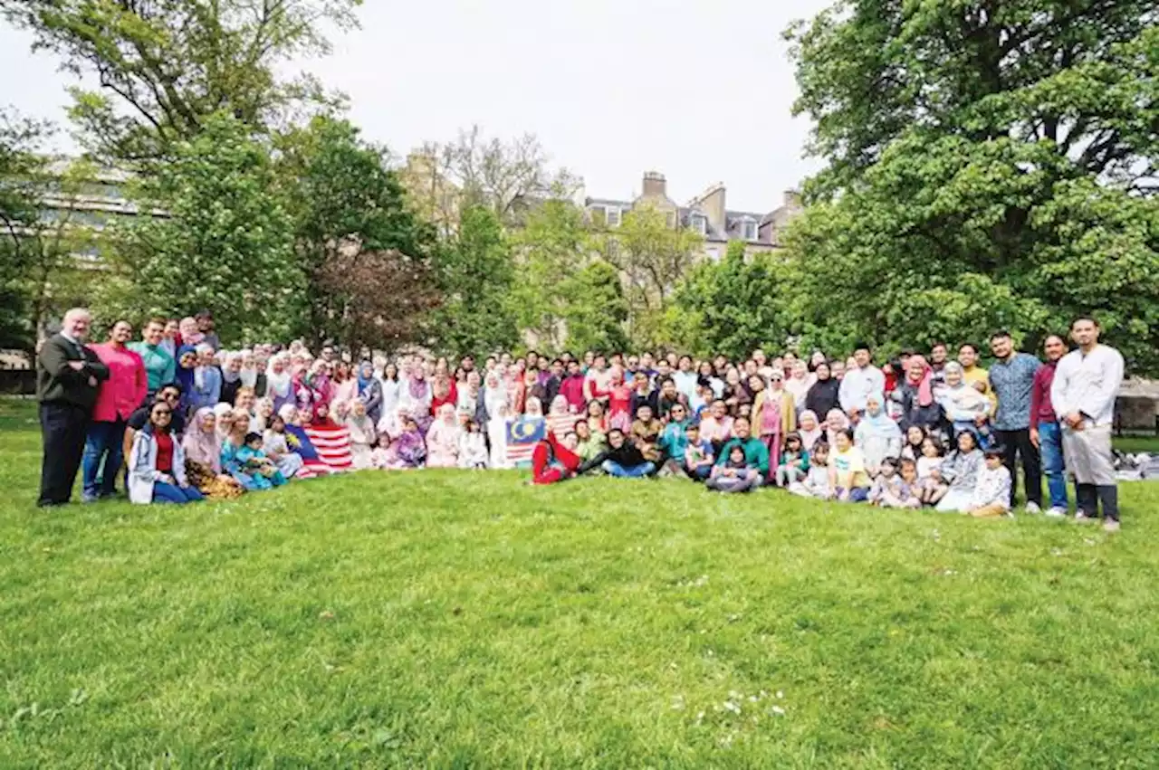 Raya di Edinburgh tampil budaya Keluarga Malaysia