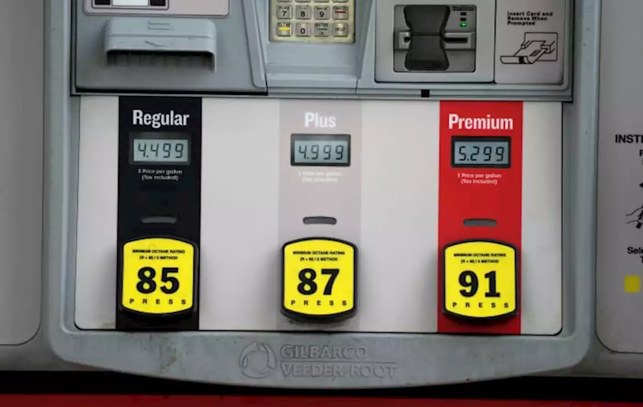 Average US gasoline price jumps 33 cents to $4.71 per gallon