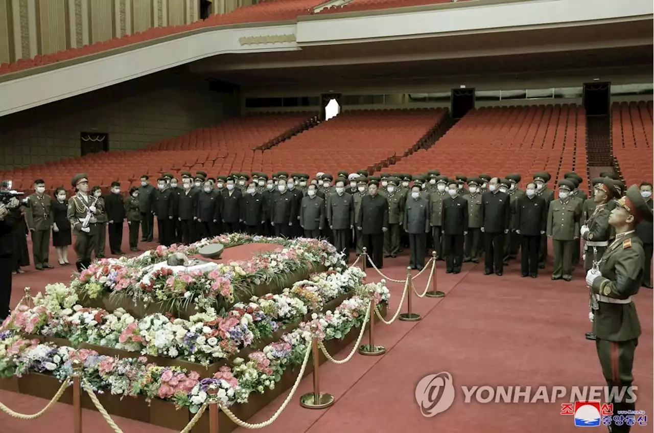 北김정은, 현철해 마지막 길 '직접 운구'로 배웅 | 연합뉴스