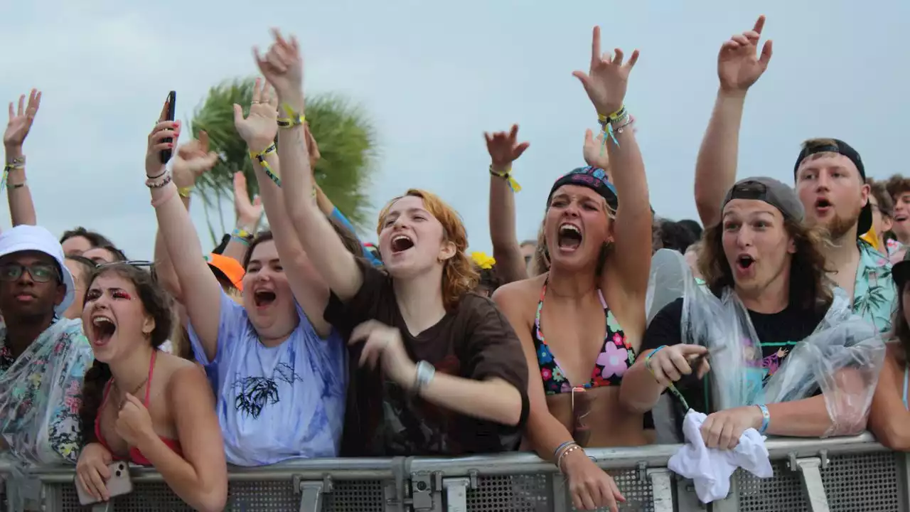 Hangout Fest 2022: Show goes on despite rain, as event has big Sunday