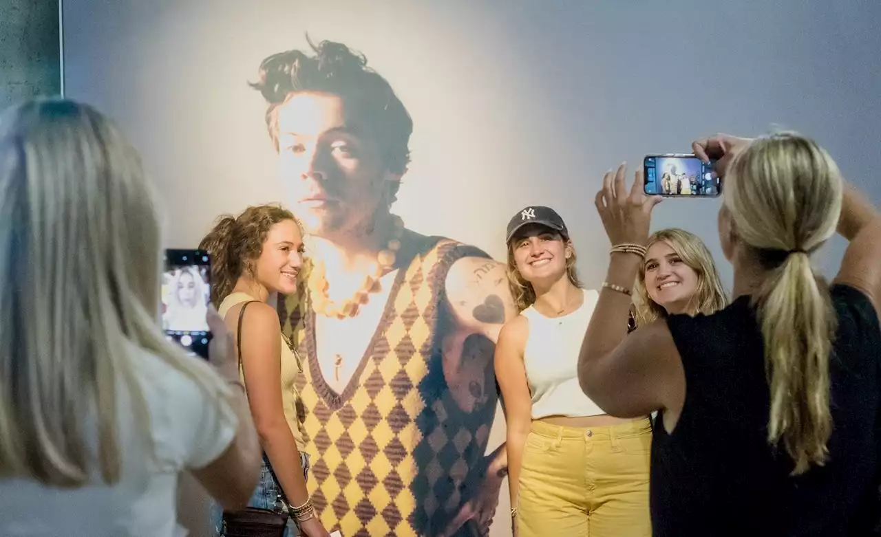 Harry Styles' Fans Went Nuts For Merch At His Dallas Pop-Up Shop This Weekend