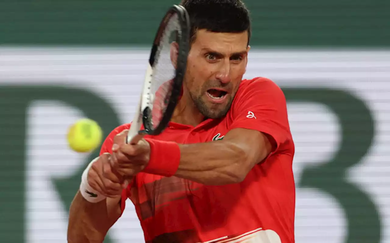 Djokovic wins on Slam return as Nadal strolls, Osaka out at French Open