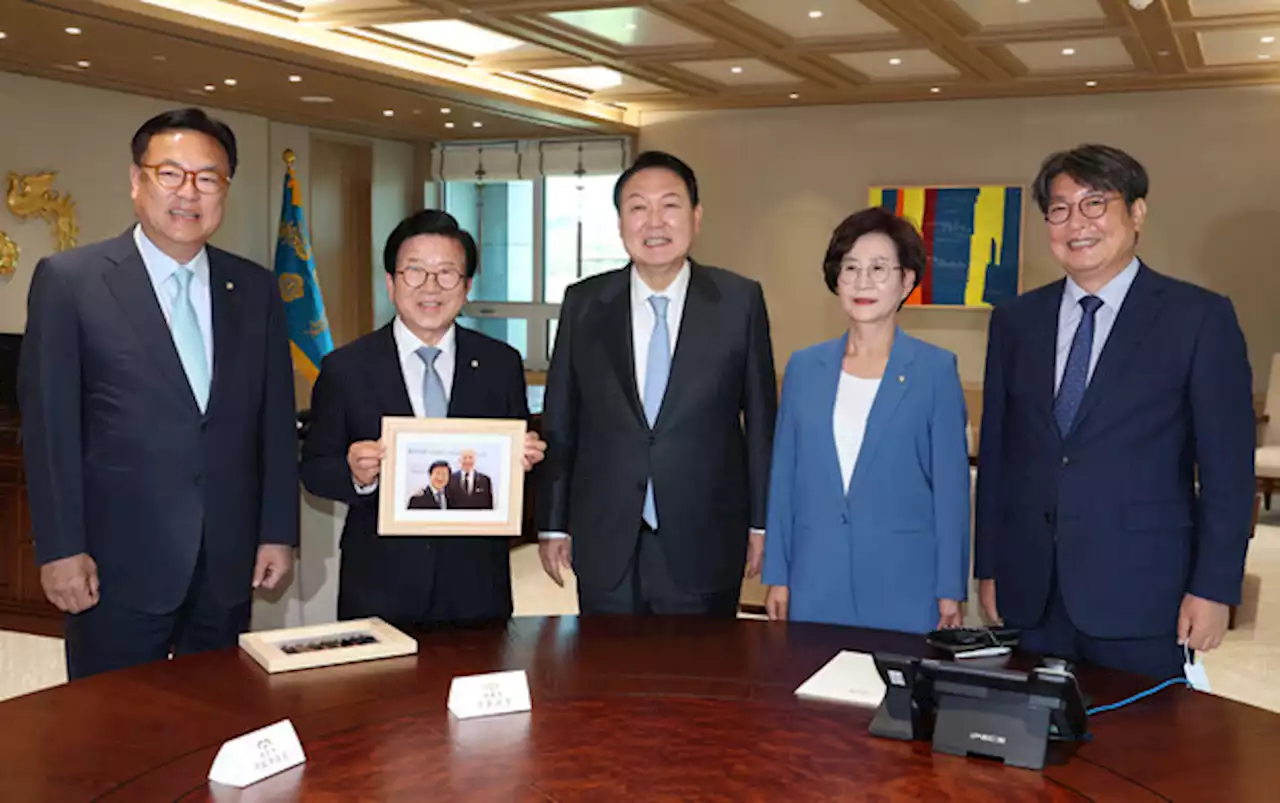 윤 대통령 “여성에게 과감한 기회 부여 노력하겠다”