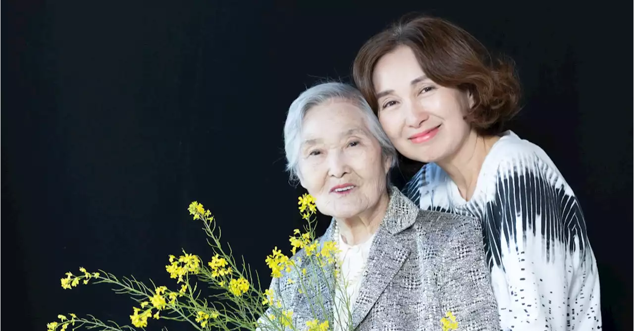 '95세 엄마가 20살 됐죠...'영감탱이' 사진보고 이젠 수줍어해요'