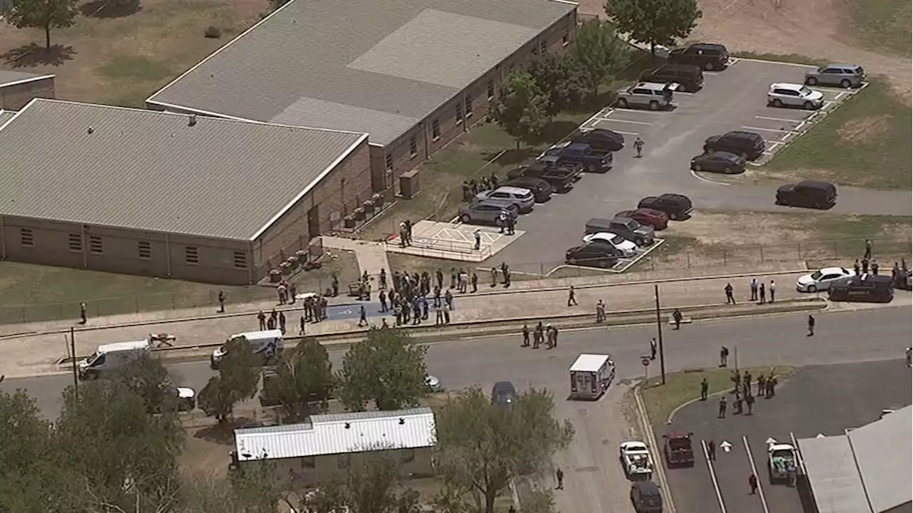 LIVE ON THE SCENE: 2 people dead after elementary school shooting at Uvalde