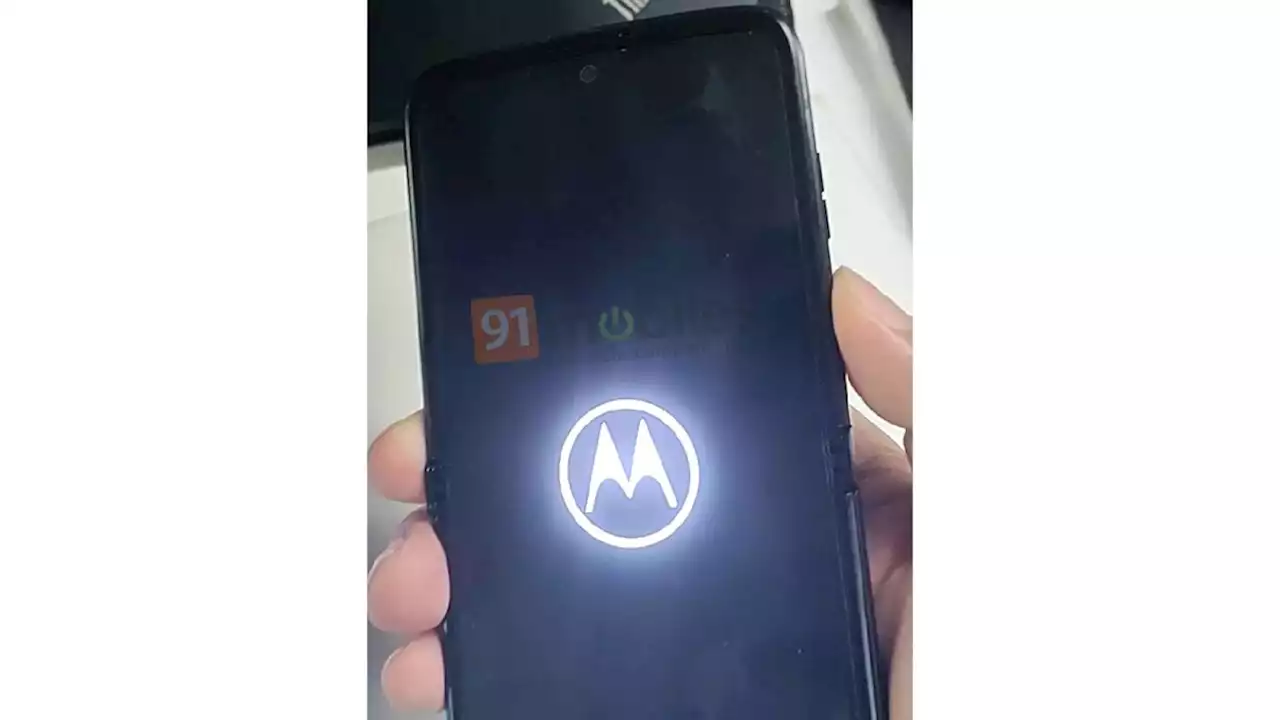 Motorola Razr 3 revealed in leaked video