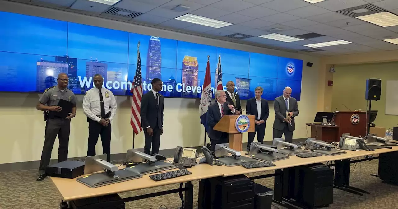 Mayor Bibb, Governor tours Cleveland police Real Time Crime Center