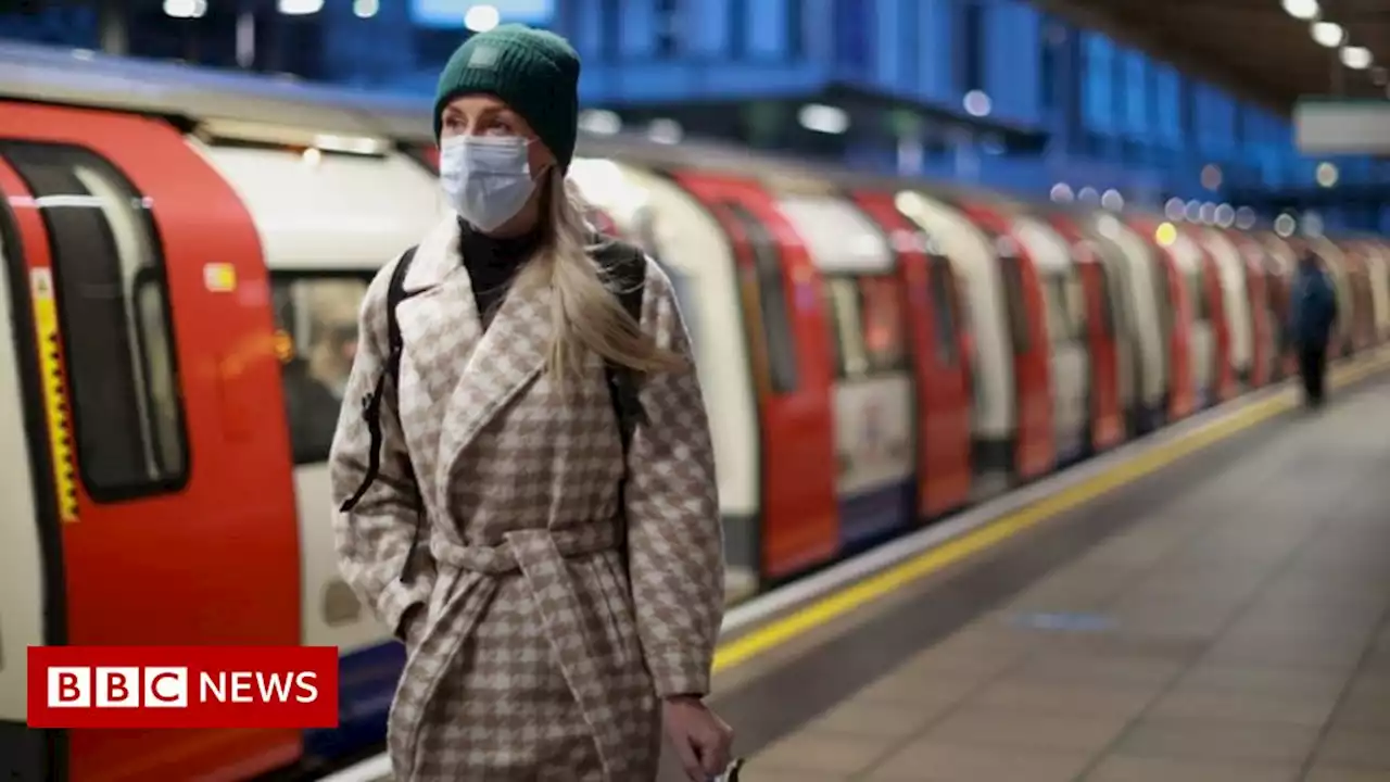 Covid: Nearly 4,000 maskless London passengers hit with fines