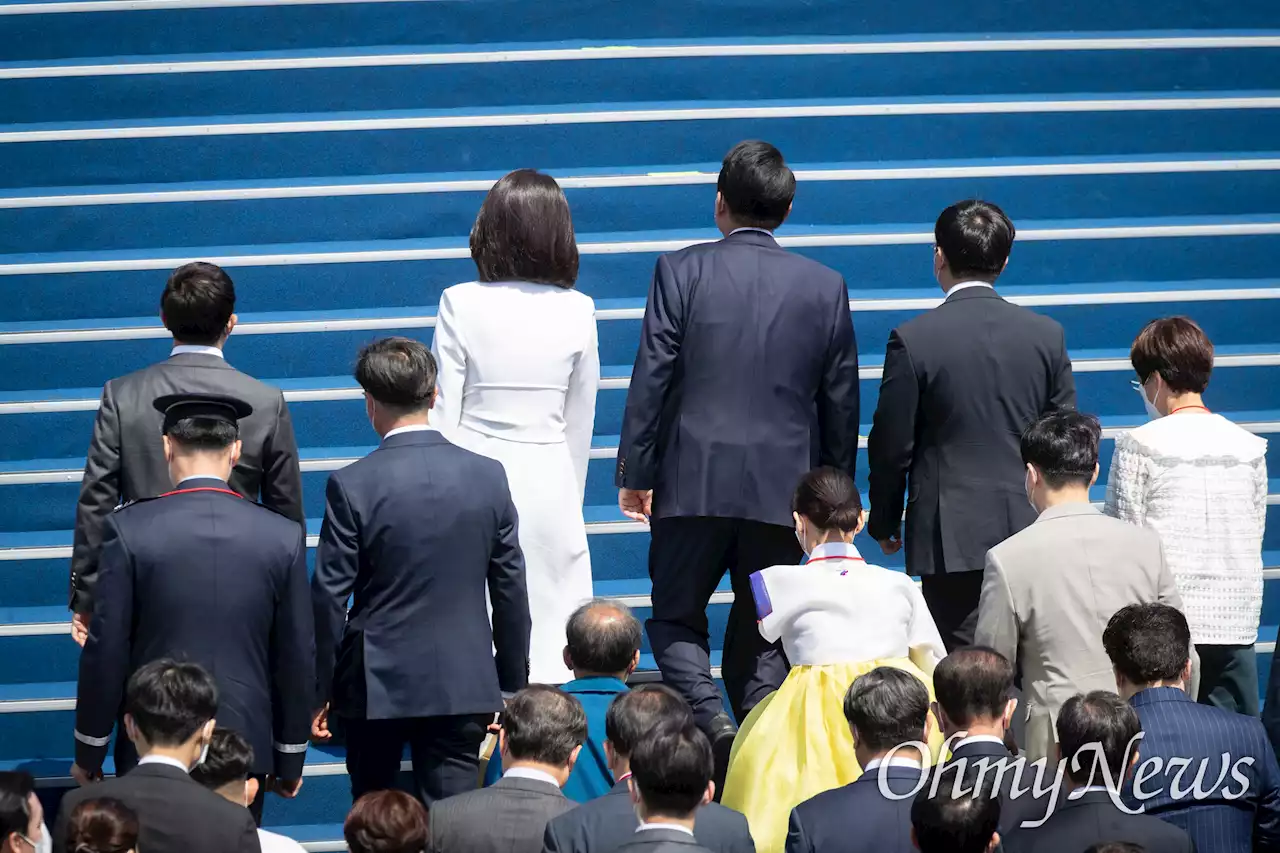 '윤석열 대통령 시계' 1호 증정은 취임식 국민희망대표