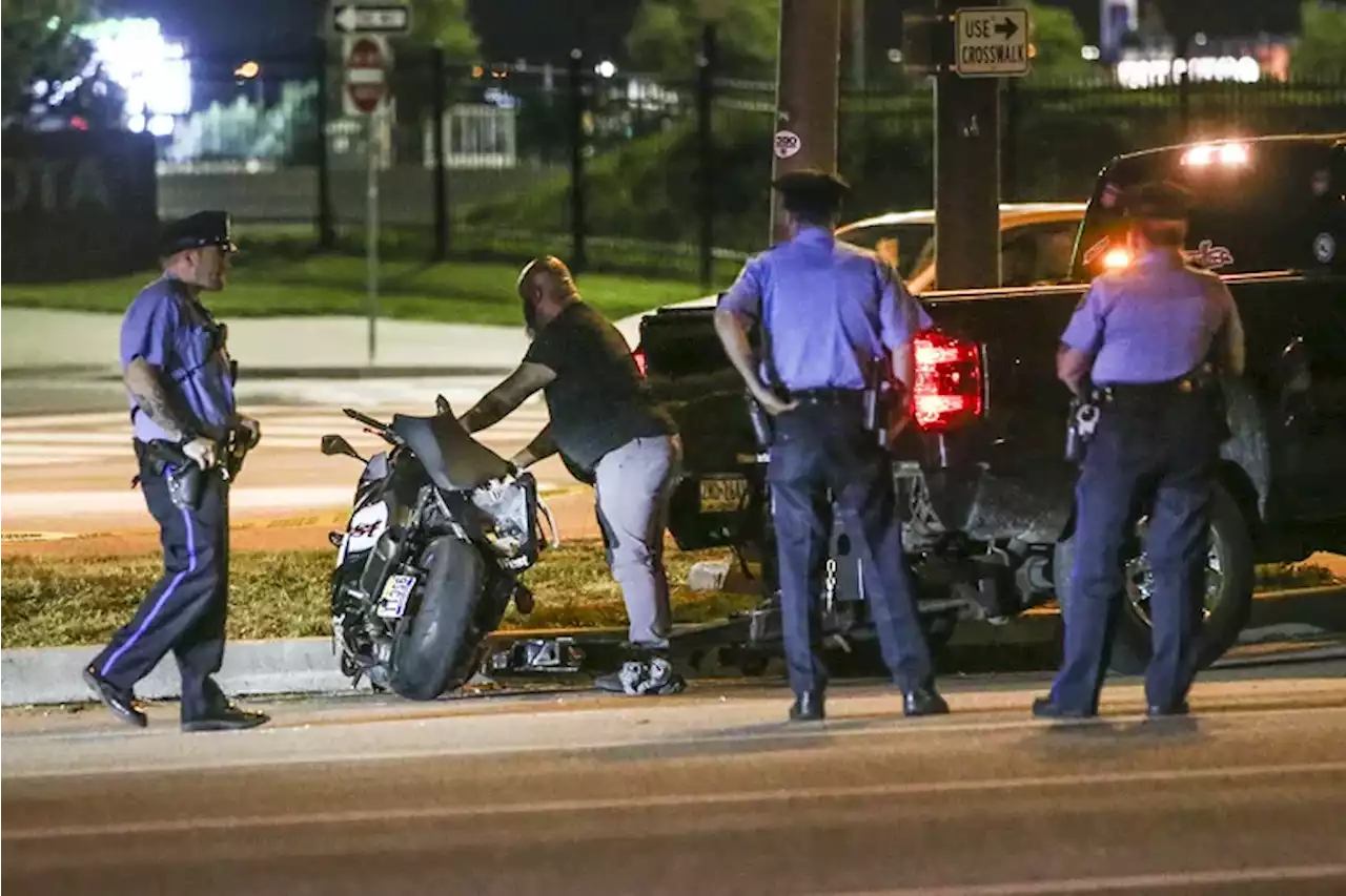 Off-duty police officer dies in motorcycle crash near South Philadelphia stadiums