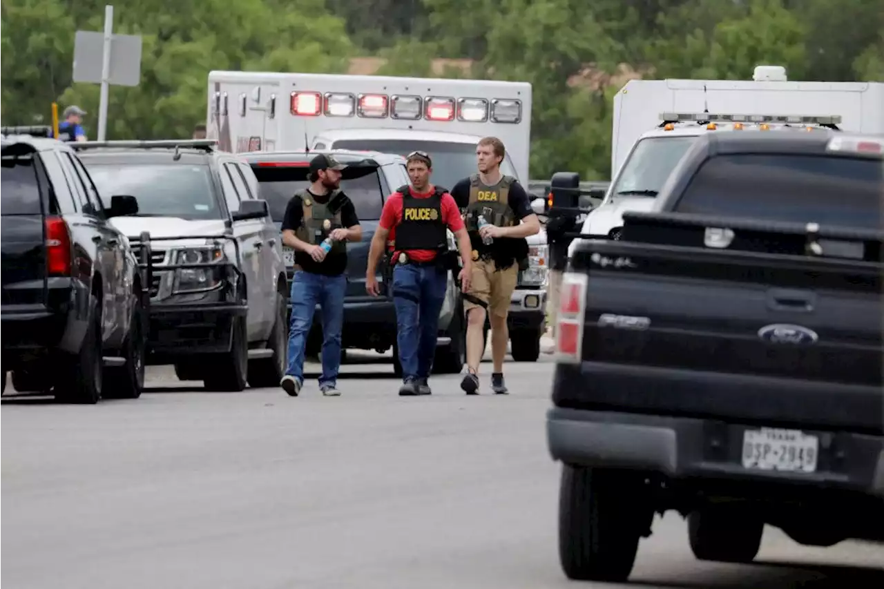 Gunman kills 19 children, 2 teachers at Texas elementary school