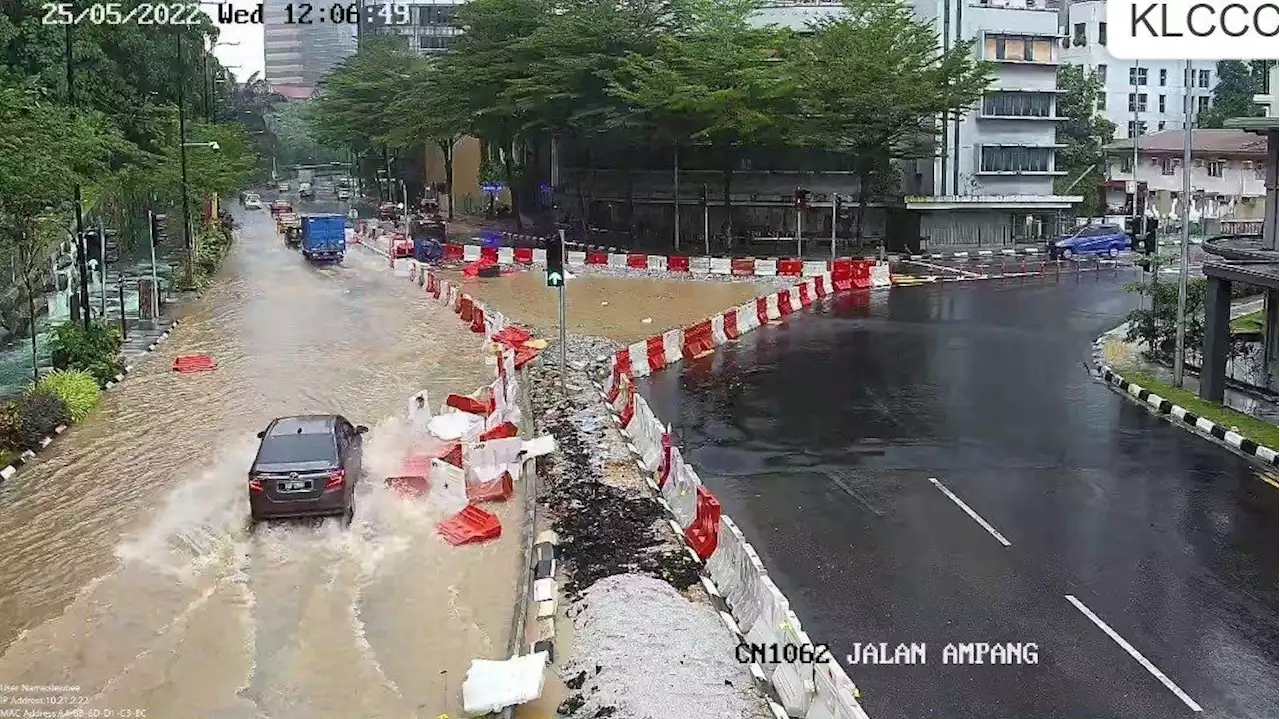 Flash floods hit several major roads in KL