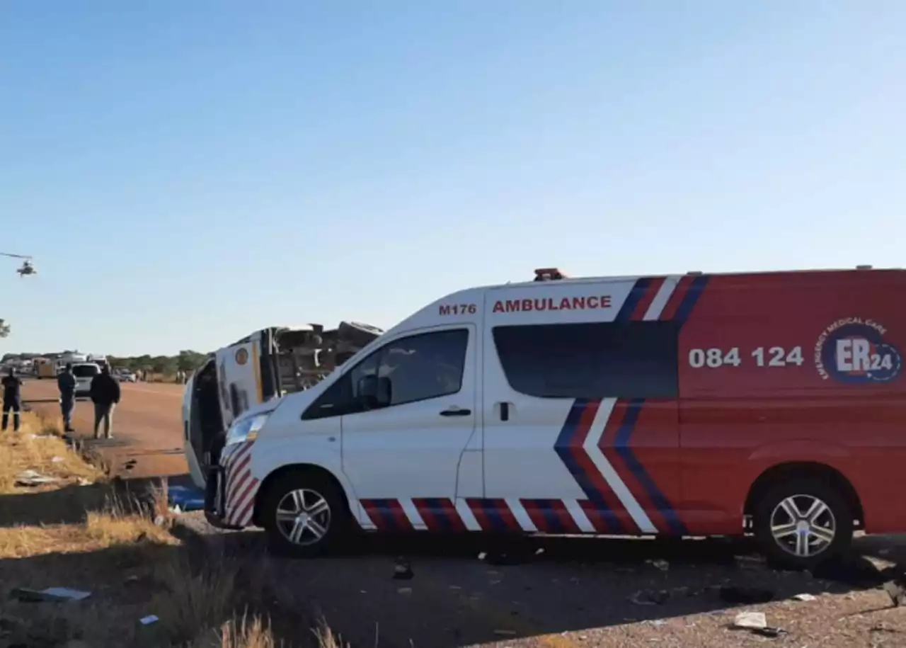 Six killed in taxi and light motor vehicle collision on N1, Limpopo