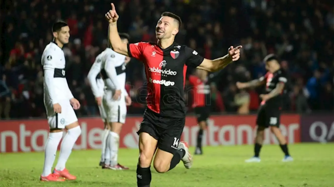 Colón quiere asegurar el primer lugar de su grupo frente a Peñarol, en Montevideo