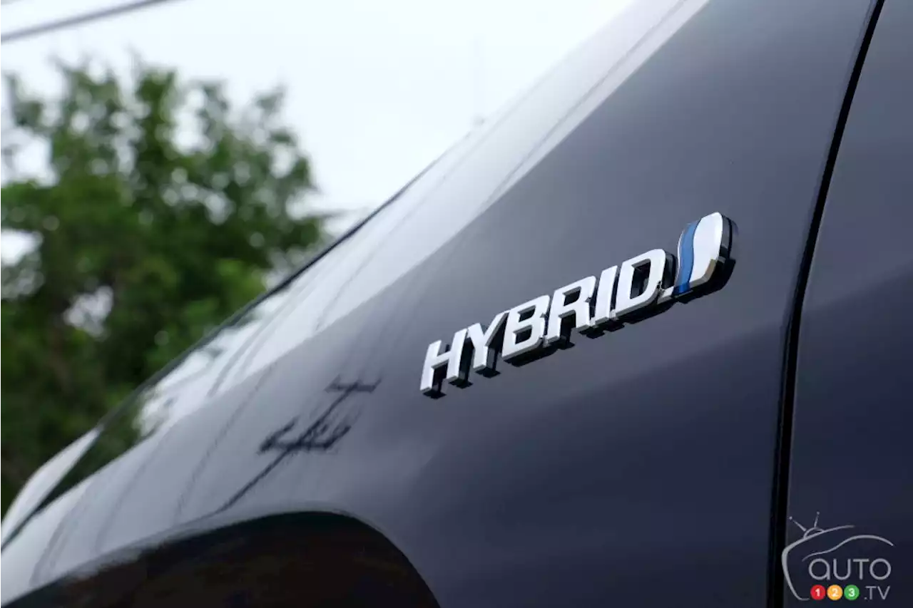 RAV4 hybride : un recours collectif attend Toyota | Actualités automobile | Auto123