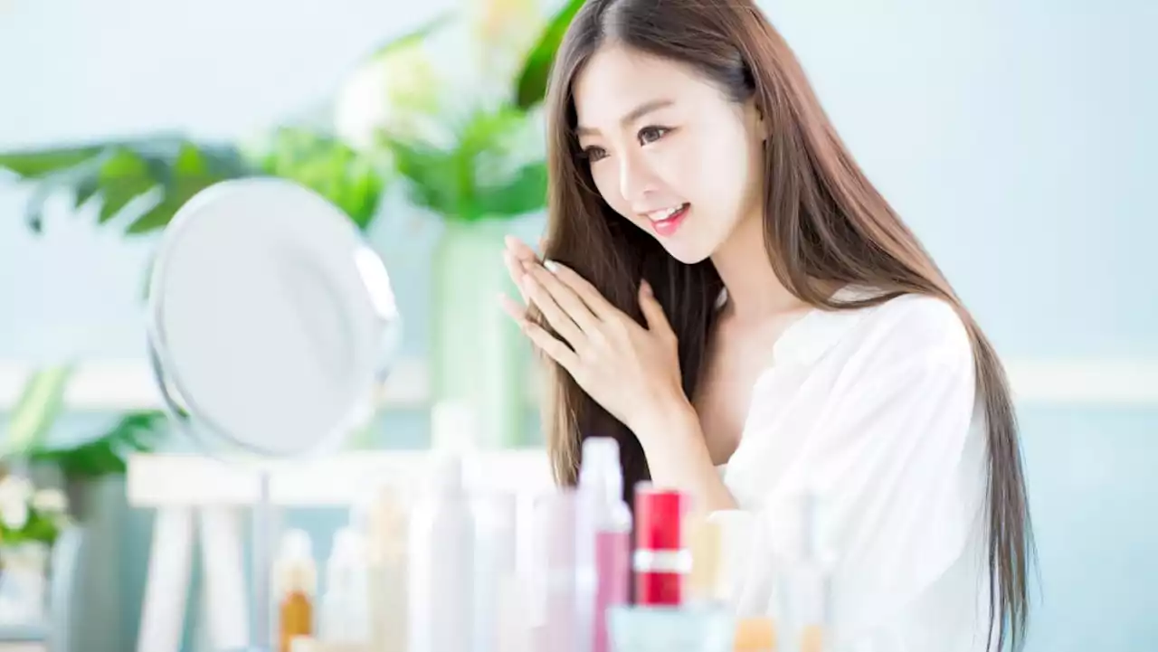 When you're too lazy to shampoo every day, here's how to keep your hair looking fresh