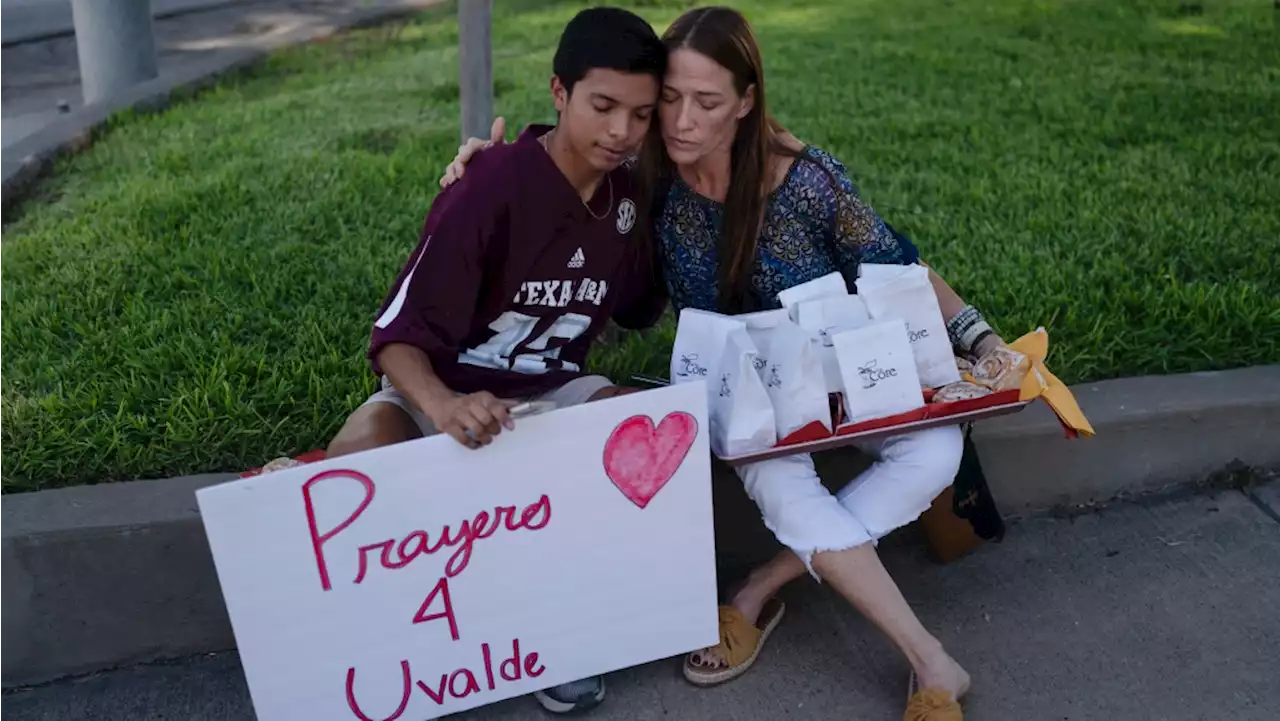 Onlookers urged police to charge into Texas school