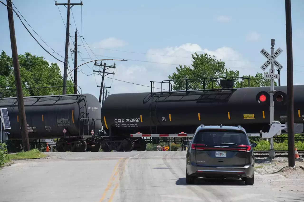 Green activists campaign to block LNG by rail