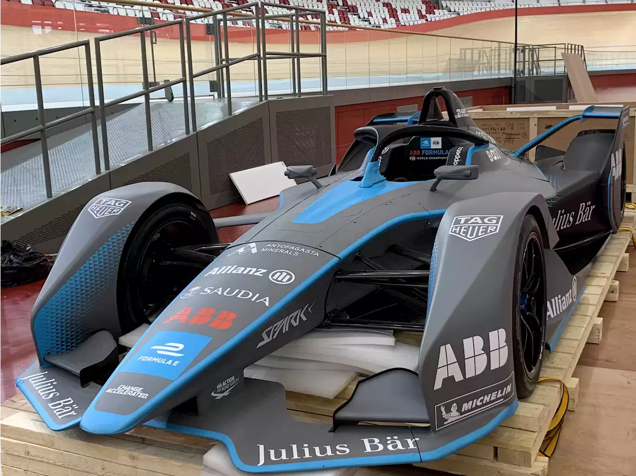 Melihat Proses Unboxing Mobil Formula E, Begini Tampilannya