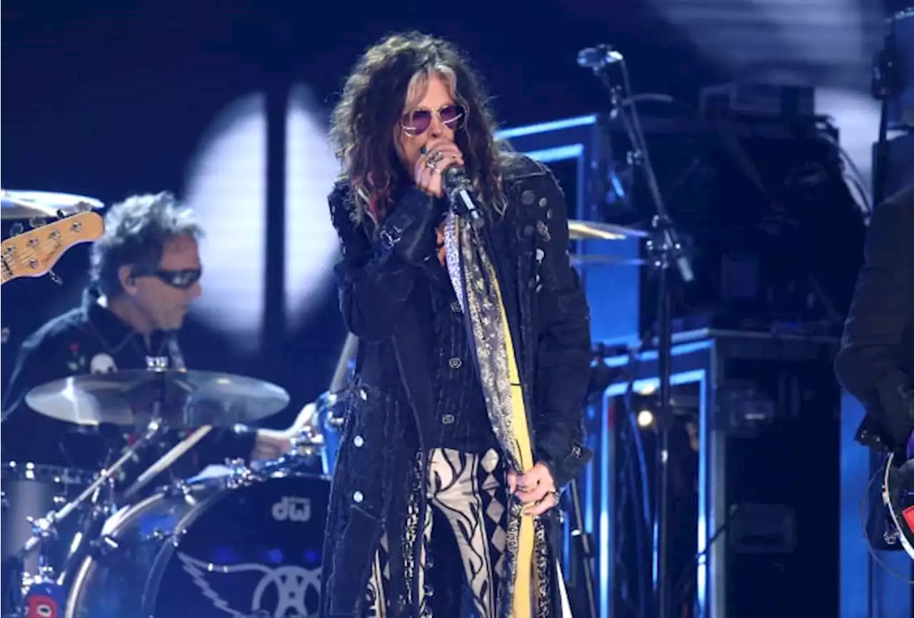 Steven Tyler enters treatment, Aerosmith cancels shows