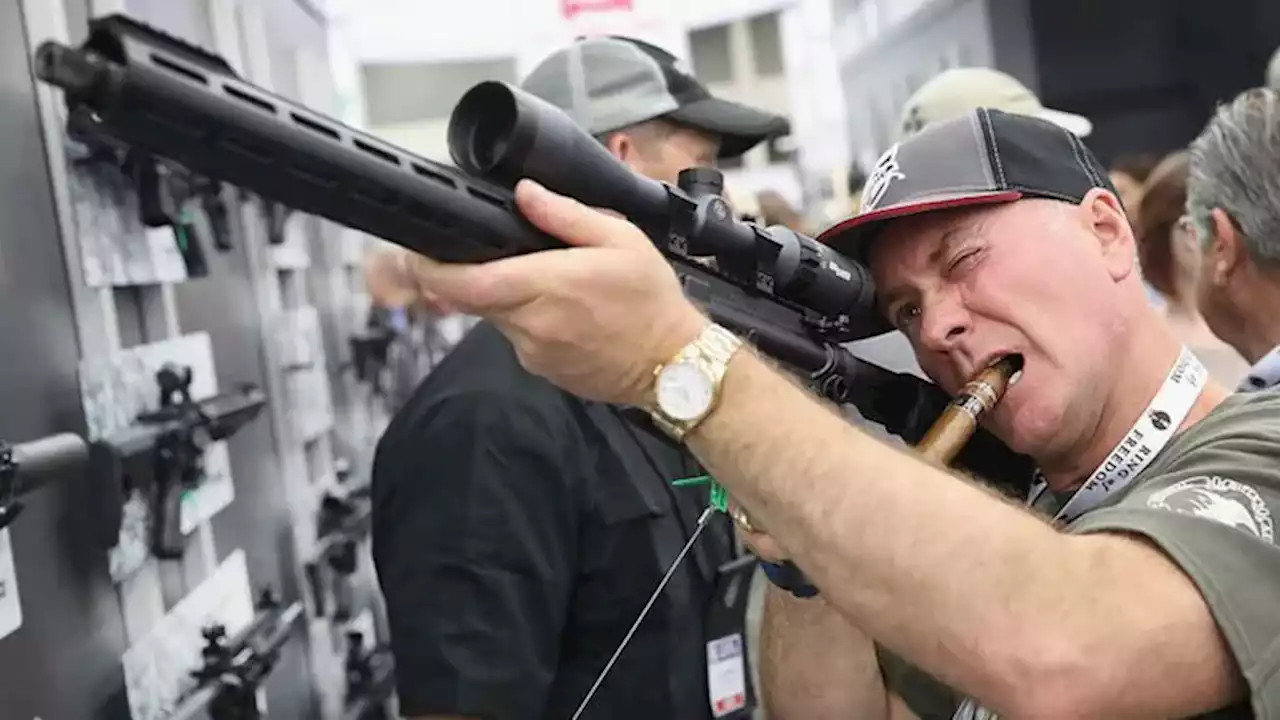 Qué es la Segunda Enmienda y por qué tener armas es un derecho fundamental en EE.UU.