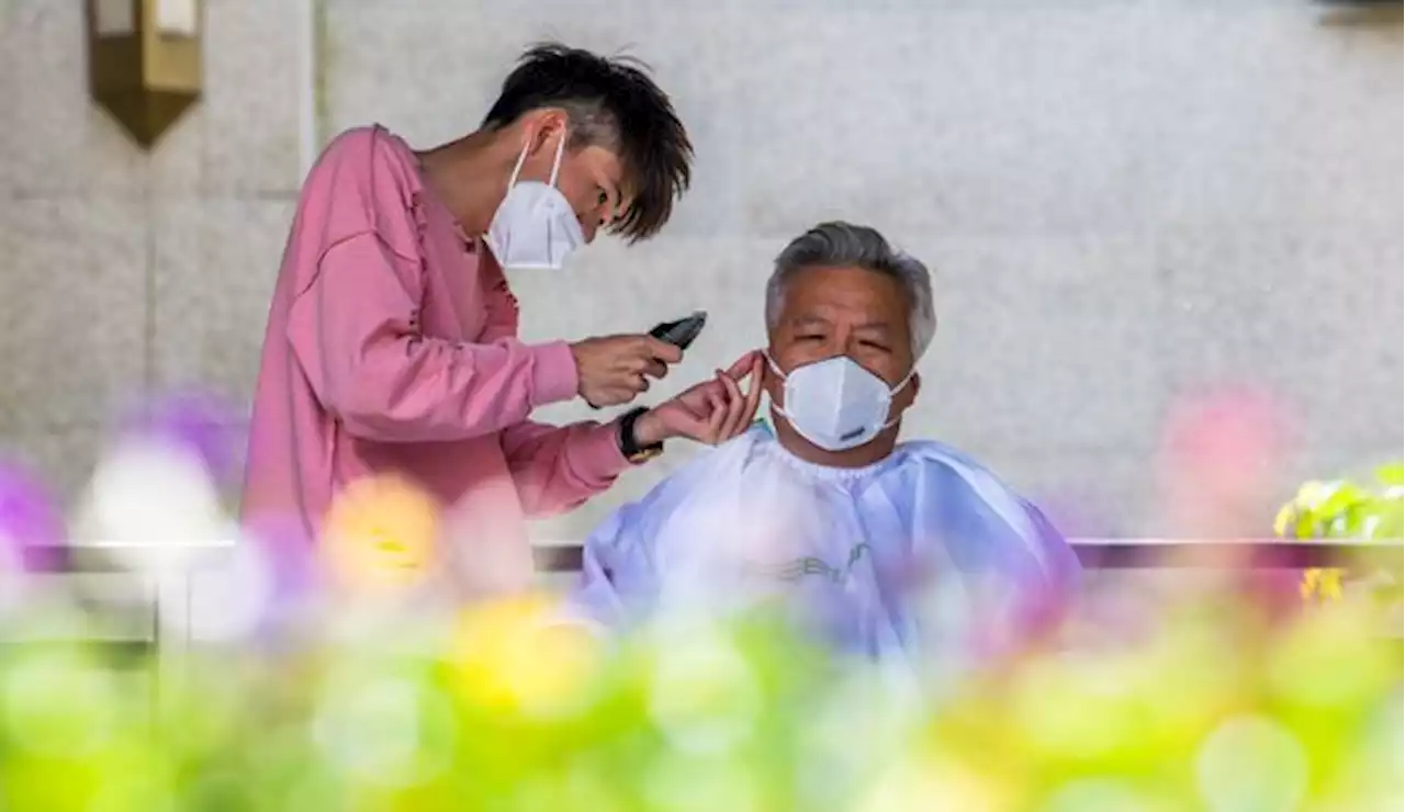 Covid-19 : en Chine, ces antivax aux cheveux blancs