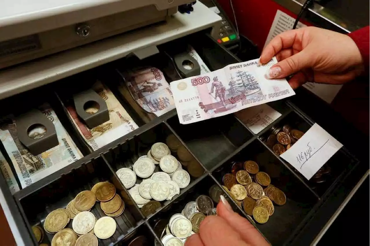 Russian rouble weakens ahead of off-schedule rate decision