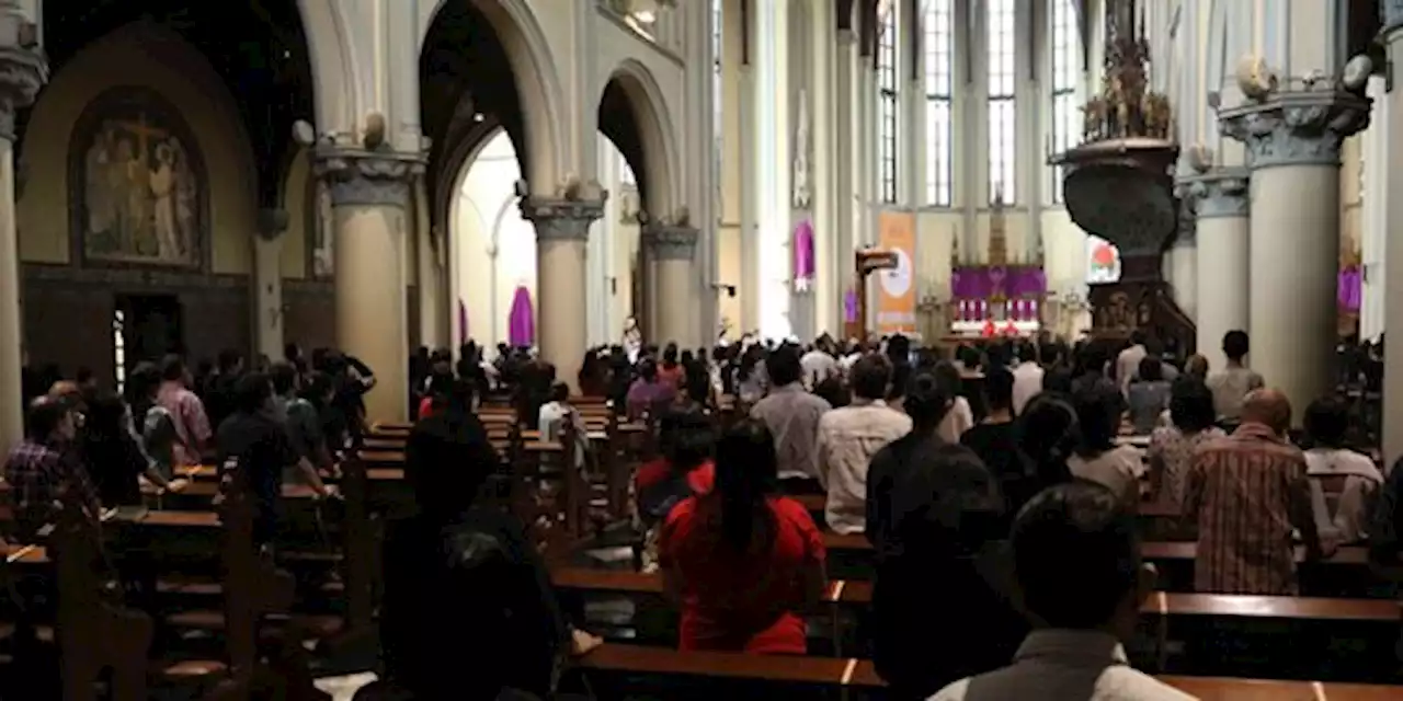 Gereja Katedral Tidak Batasi Usia Warga Ikuti Misa Kenaikan Isa Almasih | merdeka.com